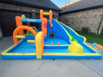 🏰 FOR SALE: Kids Bounce House Water Slide Combo w/ Blower – $340 🎉💦