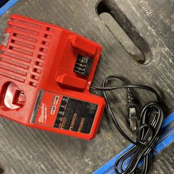 Milwaukee M12/M18 Charger 