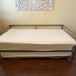 Daybed With trundle