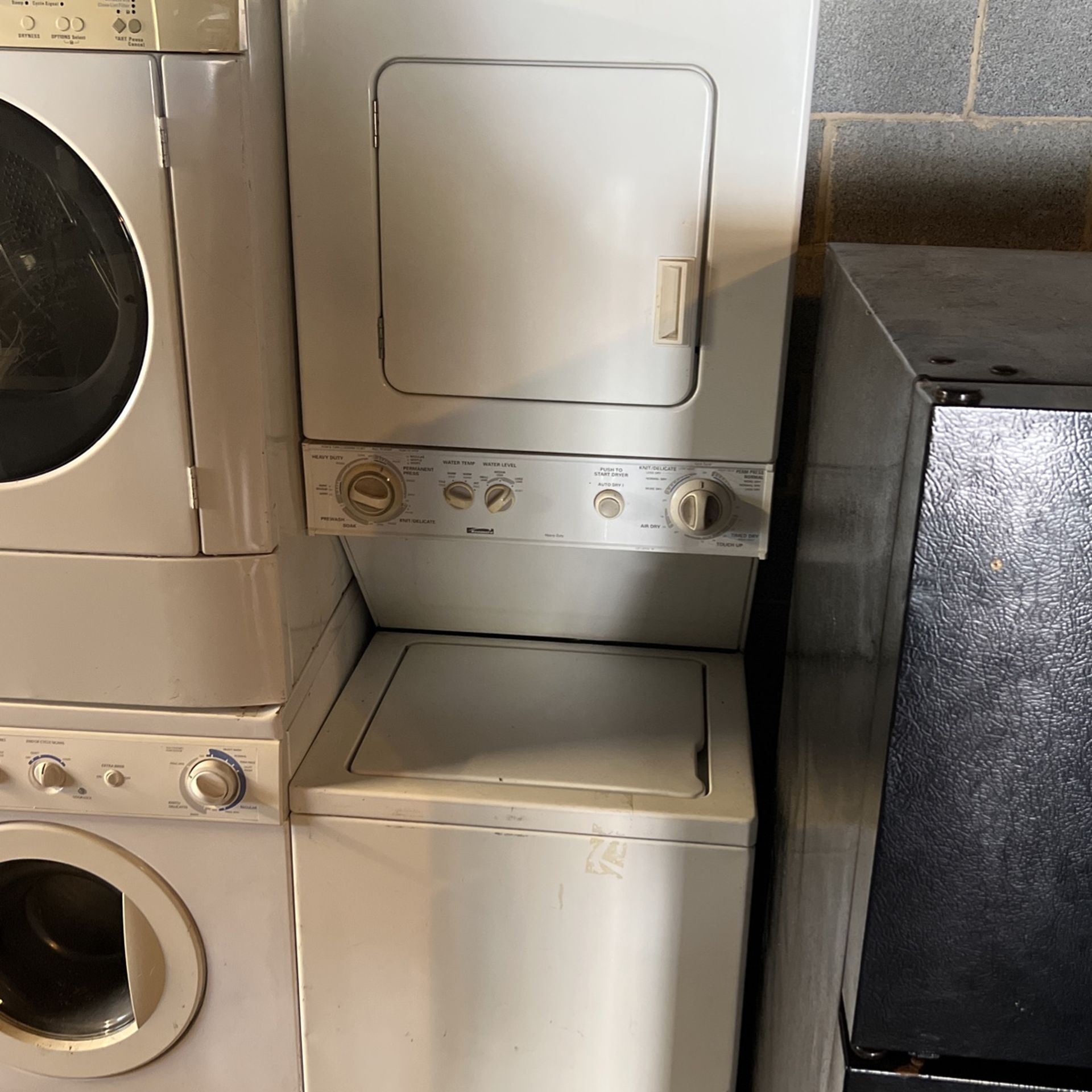 Stackable washer dryer electric Kenmore very good condition