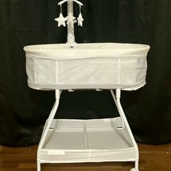 Delta Children Bassinet 
