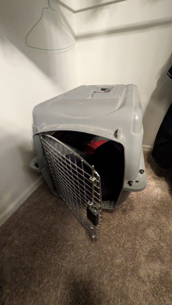 Medium Sized Animal Crate