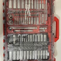 Milwaukee 48-22-9486. 3/8 in. and 1/4 in. Drive SAE/ Metric Ratchet and Socket Mechanics Tool Set with PACKOUT Case (106-Piece).