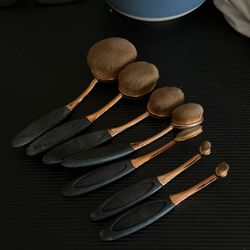 7 Makeup Brushes 