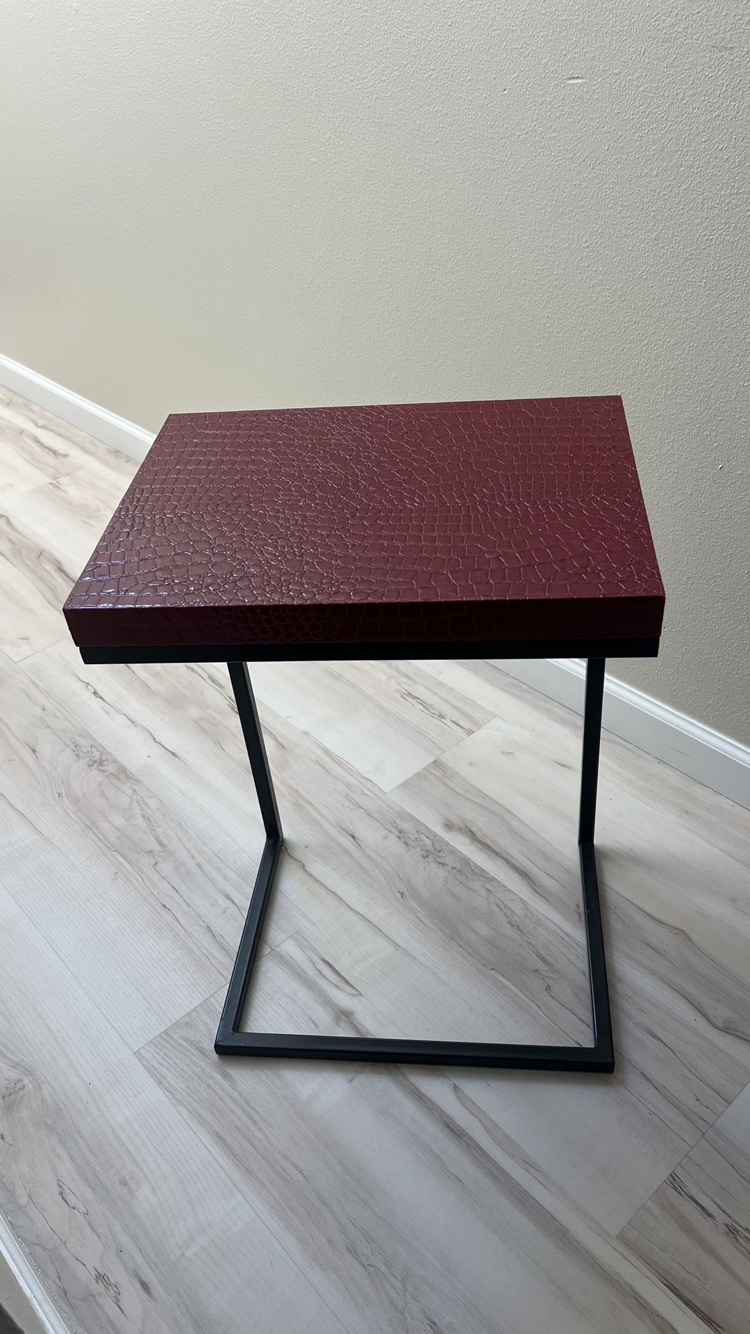 Side Table / tv Table