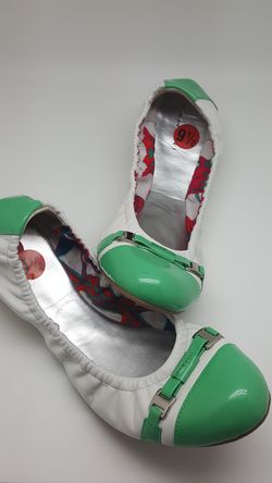 Tahari brand new flats size 9.5