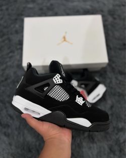 Jordan 4’s White thunder