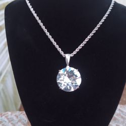 925 Silver 18 Inch Necklace With 25ct Crystal Pendant