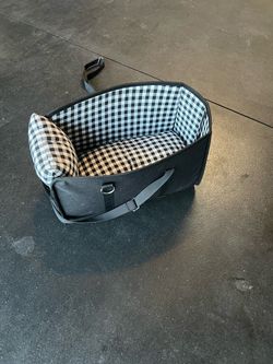 Dog carrier for car