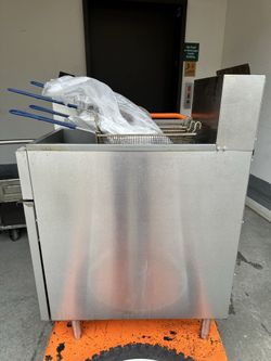 Commercial deep fryers, 50 pounders