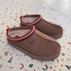UGG Kids’ Tazz Slipper Size 4