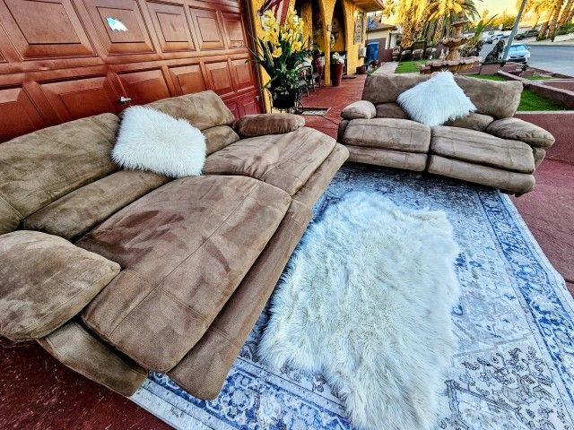 Beautiful Living Room Set 2 Couches With Push Button Recliner 4 Electric Totally Deep Clean Good Condition No Stains No Smell