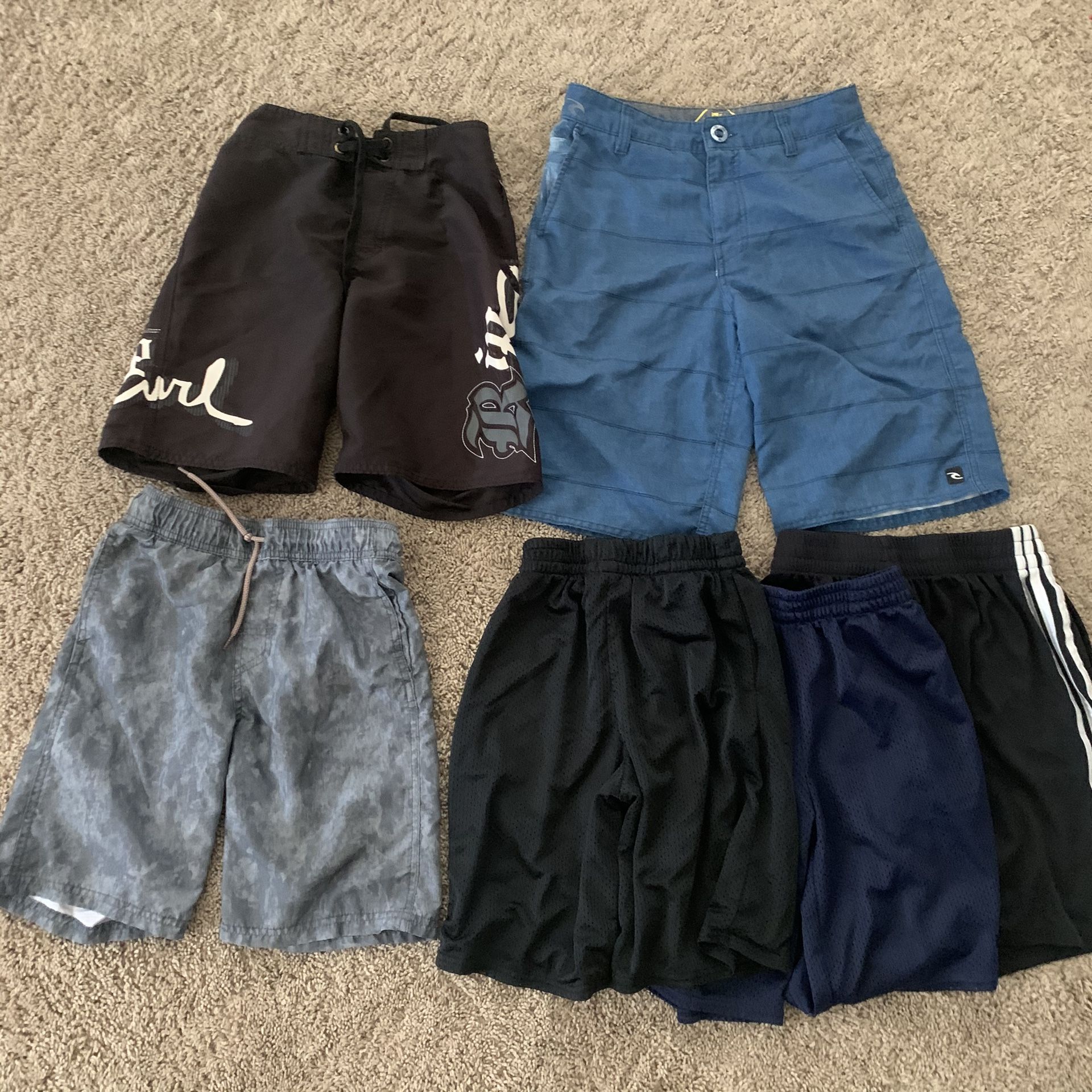 Boys shirts/swimming trunks 8/10 M