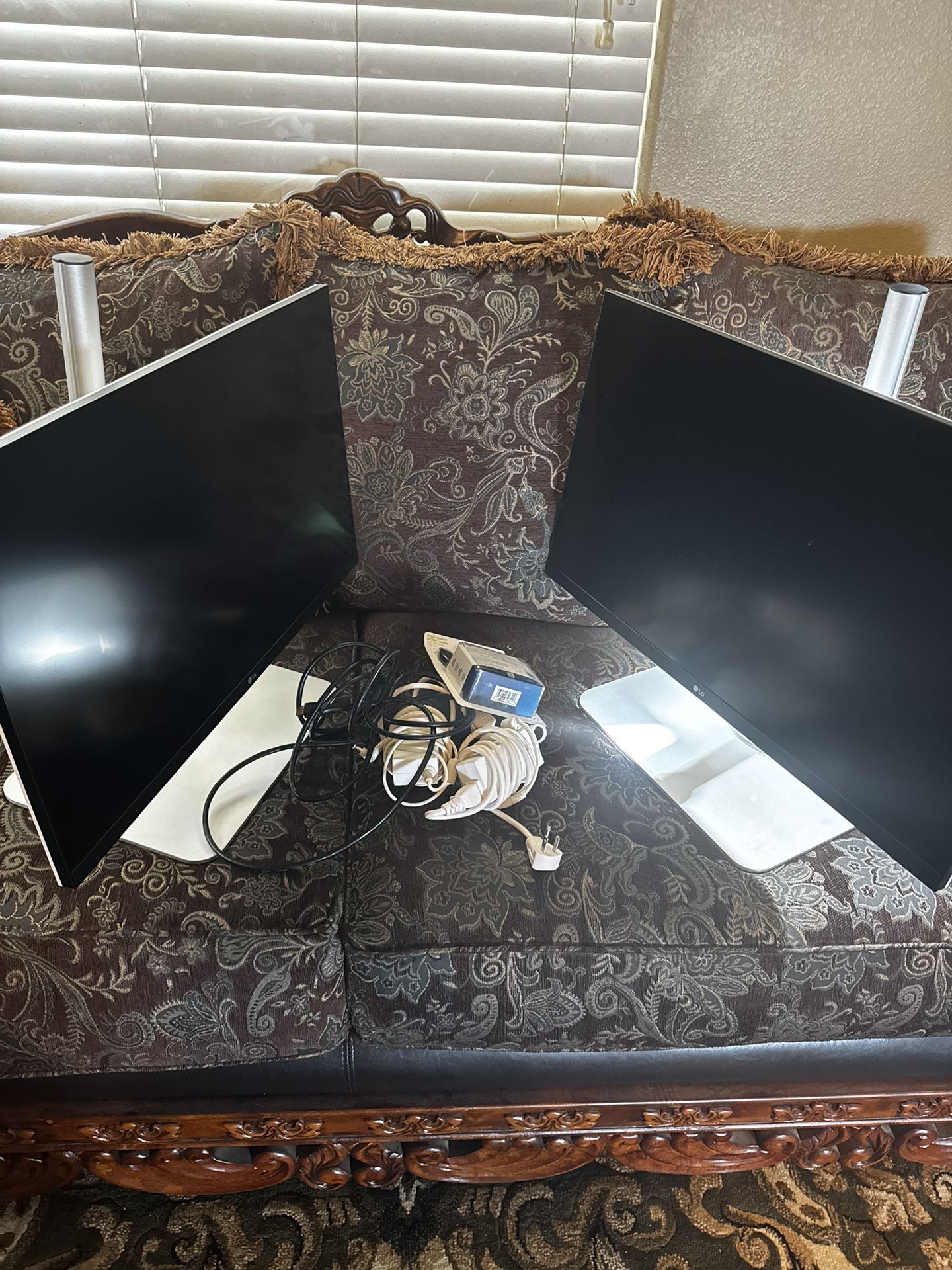 Dual 4k UHD LG Monitors