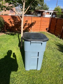Gray Rubbermaid rolling trash can