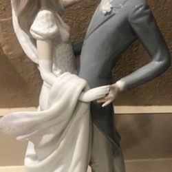 Lladro I Love You Truly Figurine