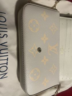 Louis Vuitton Vernis Monogram Heart Chain Coin Pouch for Sale in New Port  Richey, FL - OfferUp