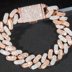 Luxury 7.5inch Cuban Link Bracelet Diamond Tester Verified  (Price Negotiable)