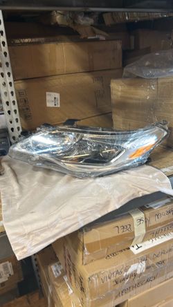 2013–2015 Toyota Avalon Driver Side Halogen Headlight Assembly (Left Side) – New/Open Box