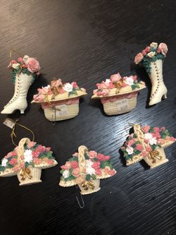 ORNAMENT CHRISTMAS VINTAGE BOOTS BOUQUET FLOWERS LOT OF (7) BRAND NEW WITH TAG