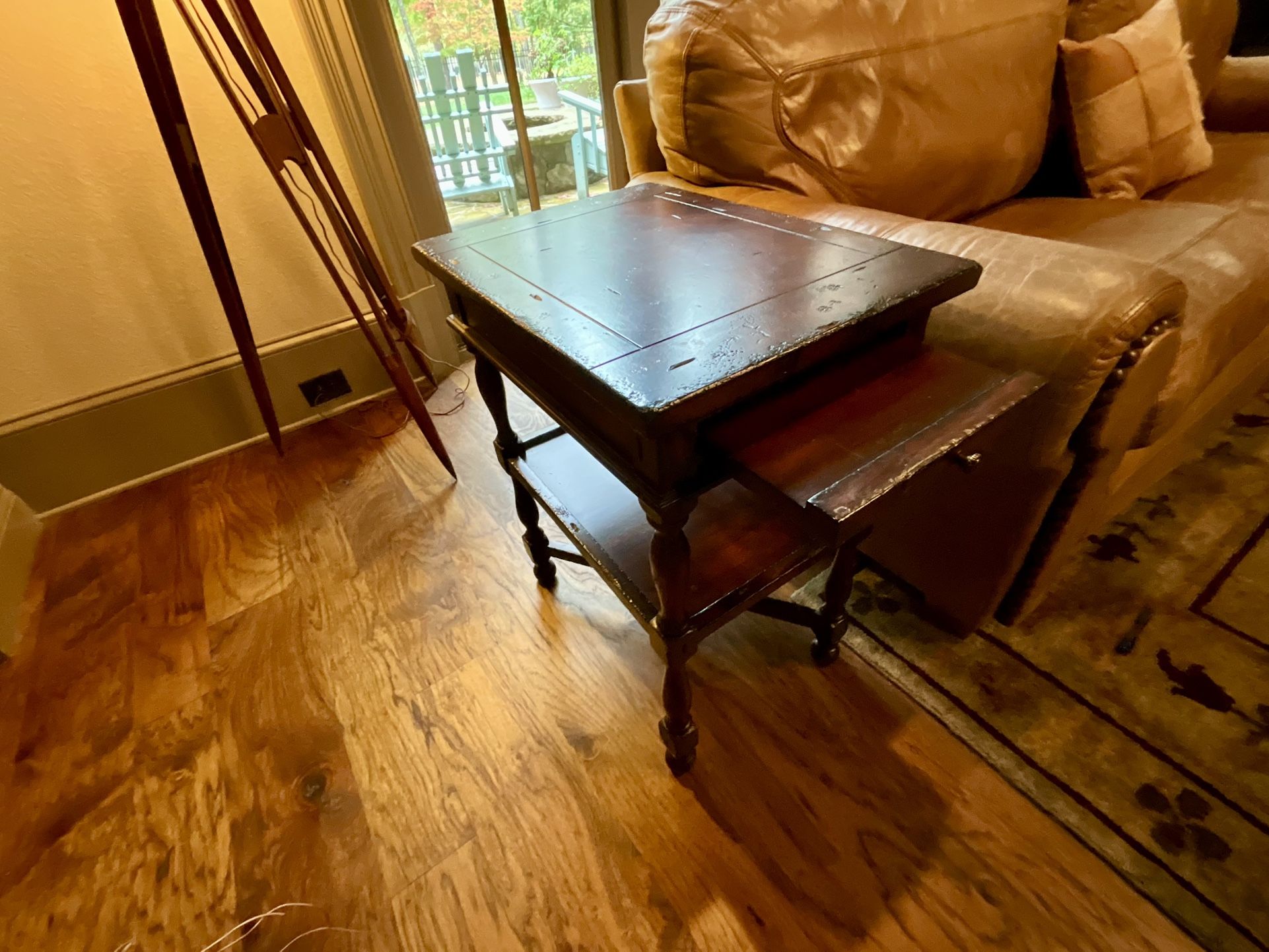 Hekman Havana Side Table In Antique