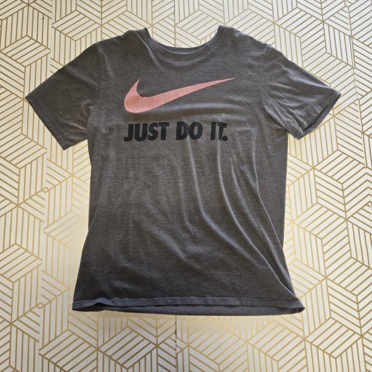 Grey Nike "Just Do It" Graphic Tee Large Men