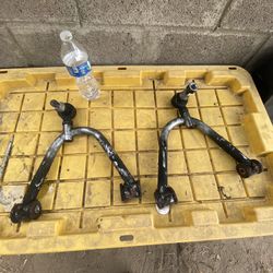 G35 Upper Control Arms 
