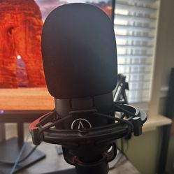 Like NEW AT 4040 Condenser Microphone 
