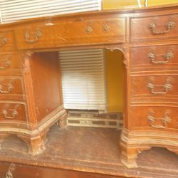 Traditional Wooden Desk/Computer Hutch