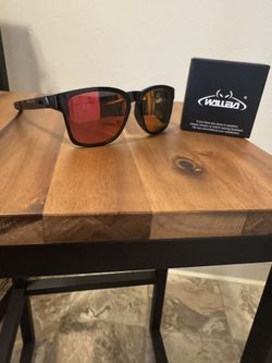 Oakley catalyst sunglasses With Extra Set Of Lenses (Blue).