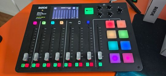 Rode Caster pro I. Audio mixer.