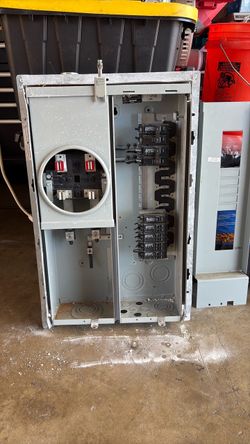 Eaton 100 amp Breaker box with breakers