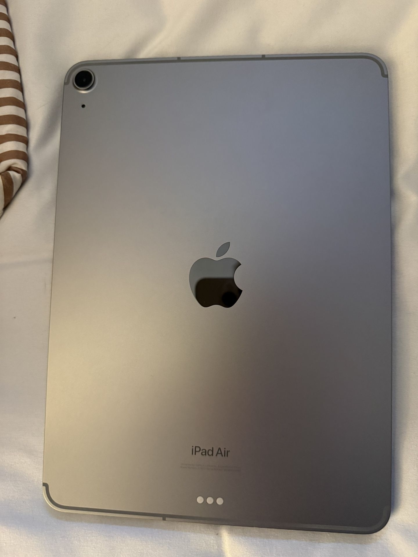Apple iPad Air 11-inch (M2) 128GB in Space Gray Cellular