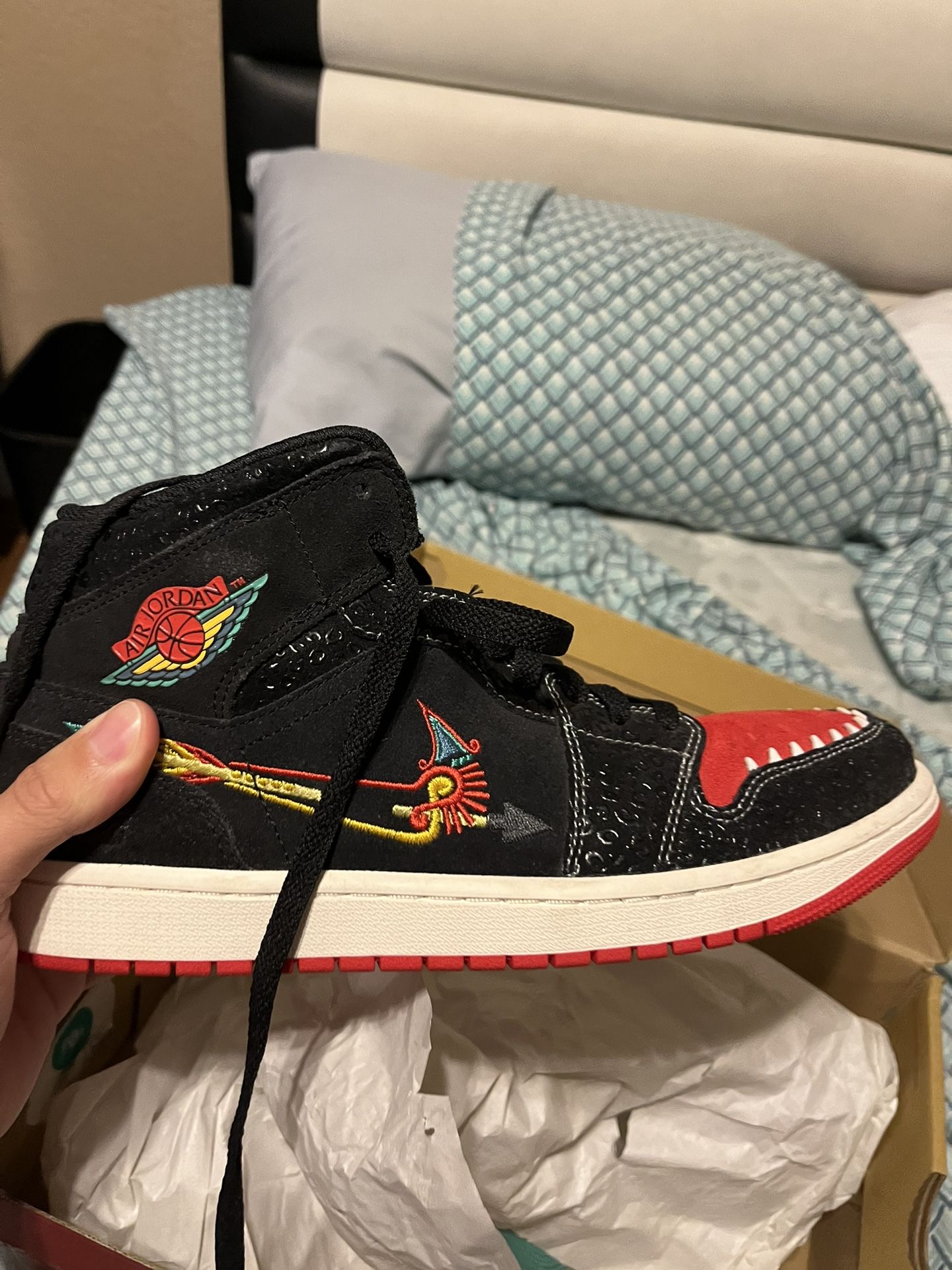 Jordan 1 Mids Siempre Familia Size 10