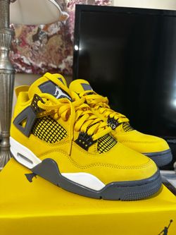 Jordan 4 Lightning (2021) Size 8