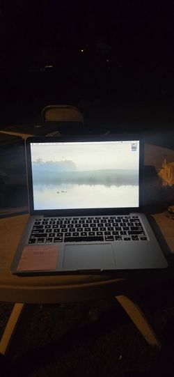 MacBook Pro 13-inch, Early 2015
2.7 Intel Core i5
8GB RAM
128 GB SSD