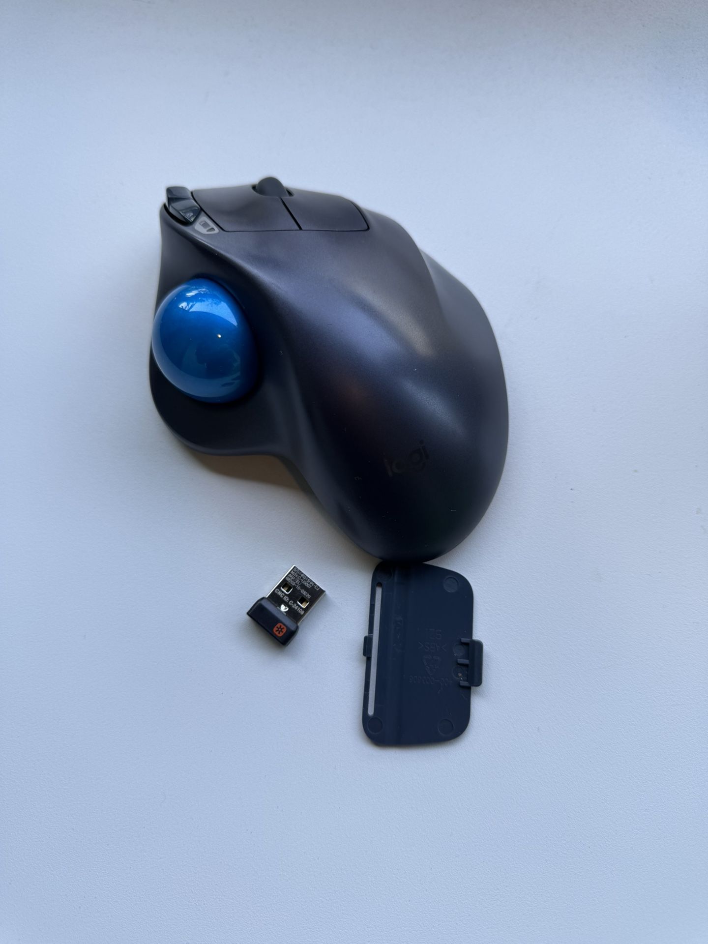 Logitech M570 Wireless Trackball Mouse – Ergonomic Design with Sculpted Right-Hand Shape