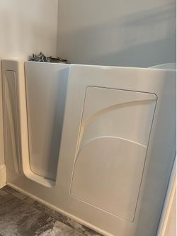 Walk-in bathtub