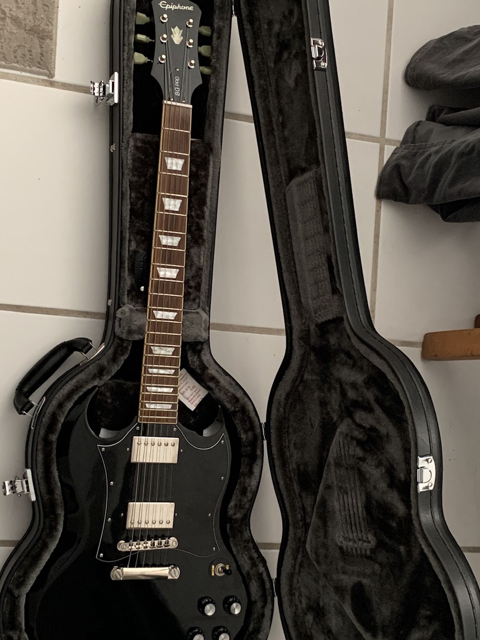 Epiphone SG pro 2020 with Hard Case