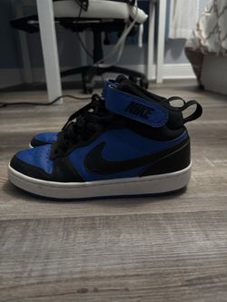 Nike Mid-Top Sneakers Blue and Black