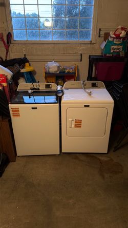 Maytag Washer and Dryer Set (Like New)