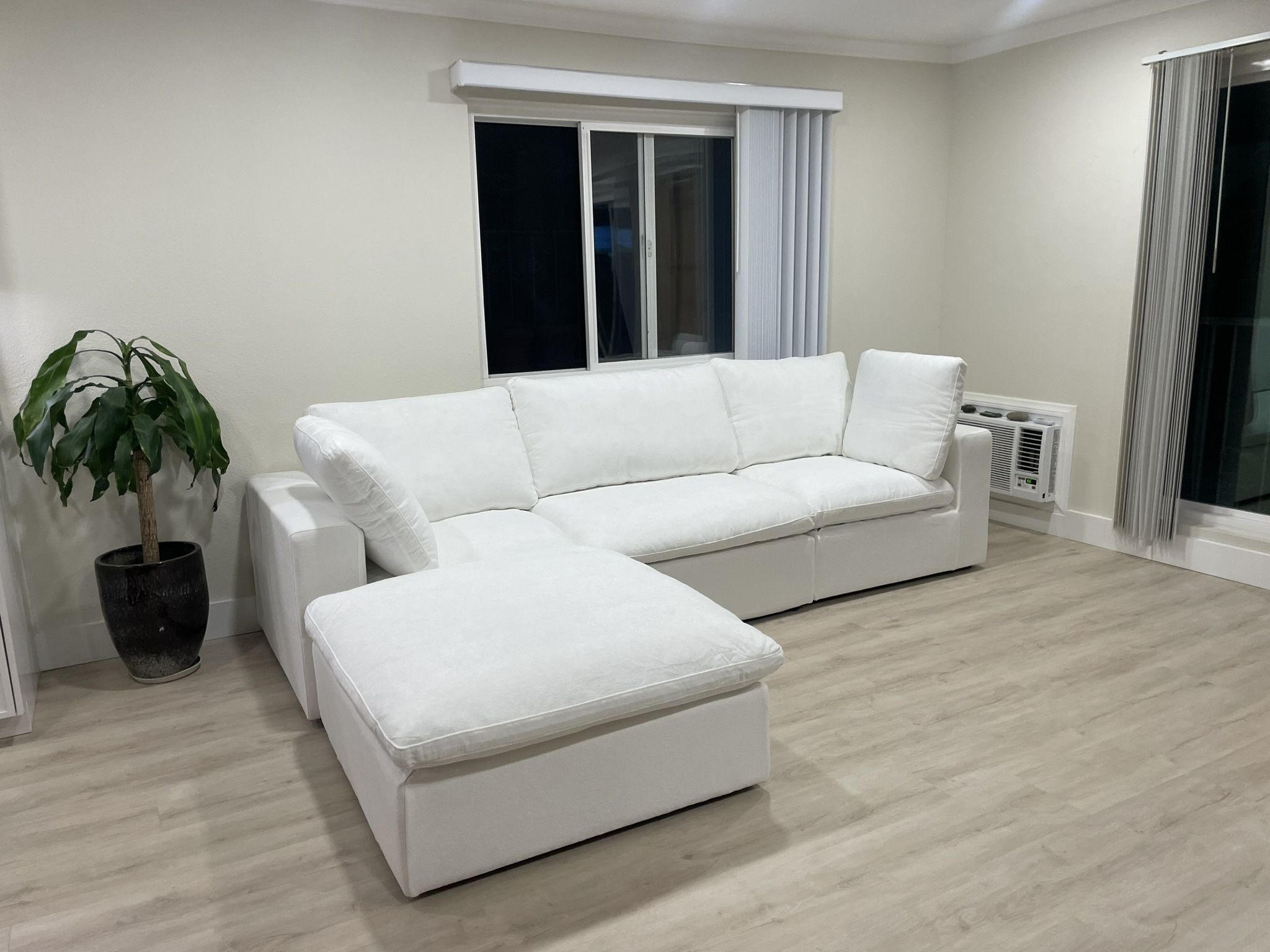White Cloud 4pc Sectional Couch