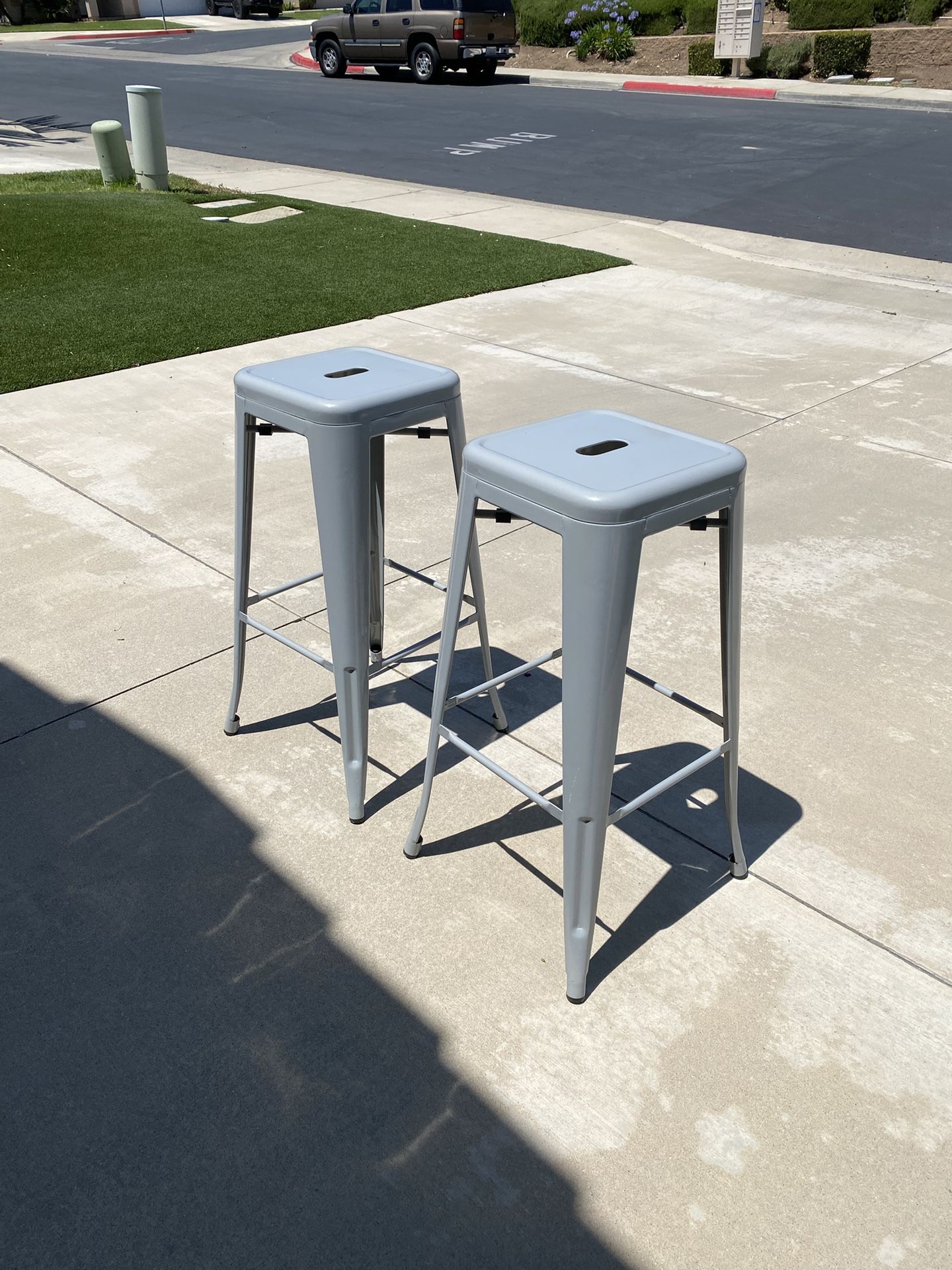 Set Of 2 Gray Metal Bar Stools