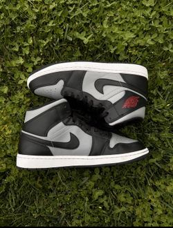 Jordan 1 Mid Size 9.5