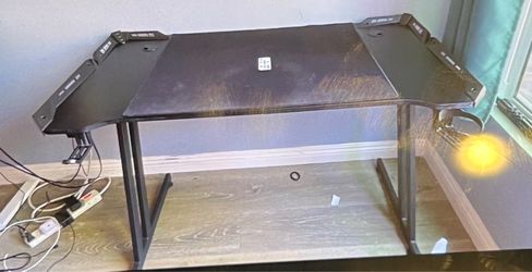 Gaming desk