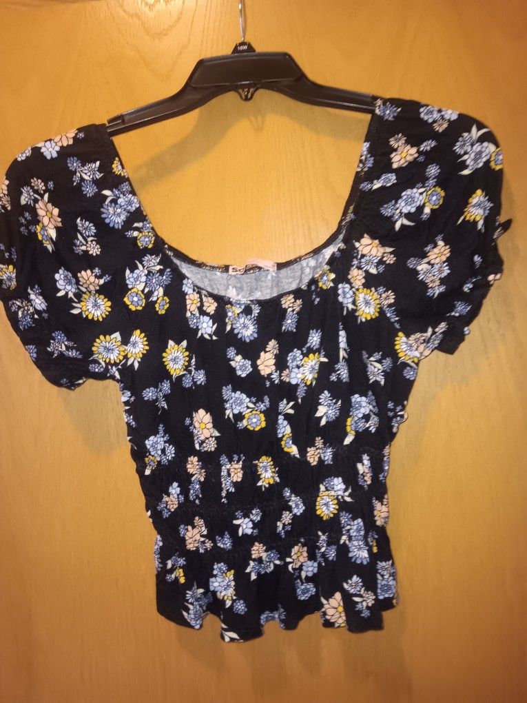 Women's Size Medium, SO Black Floral Blouse