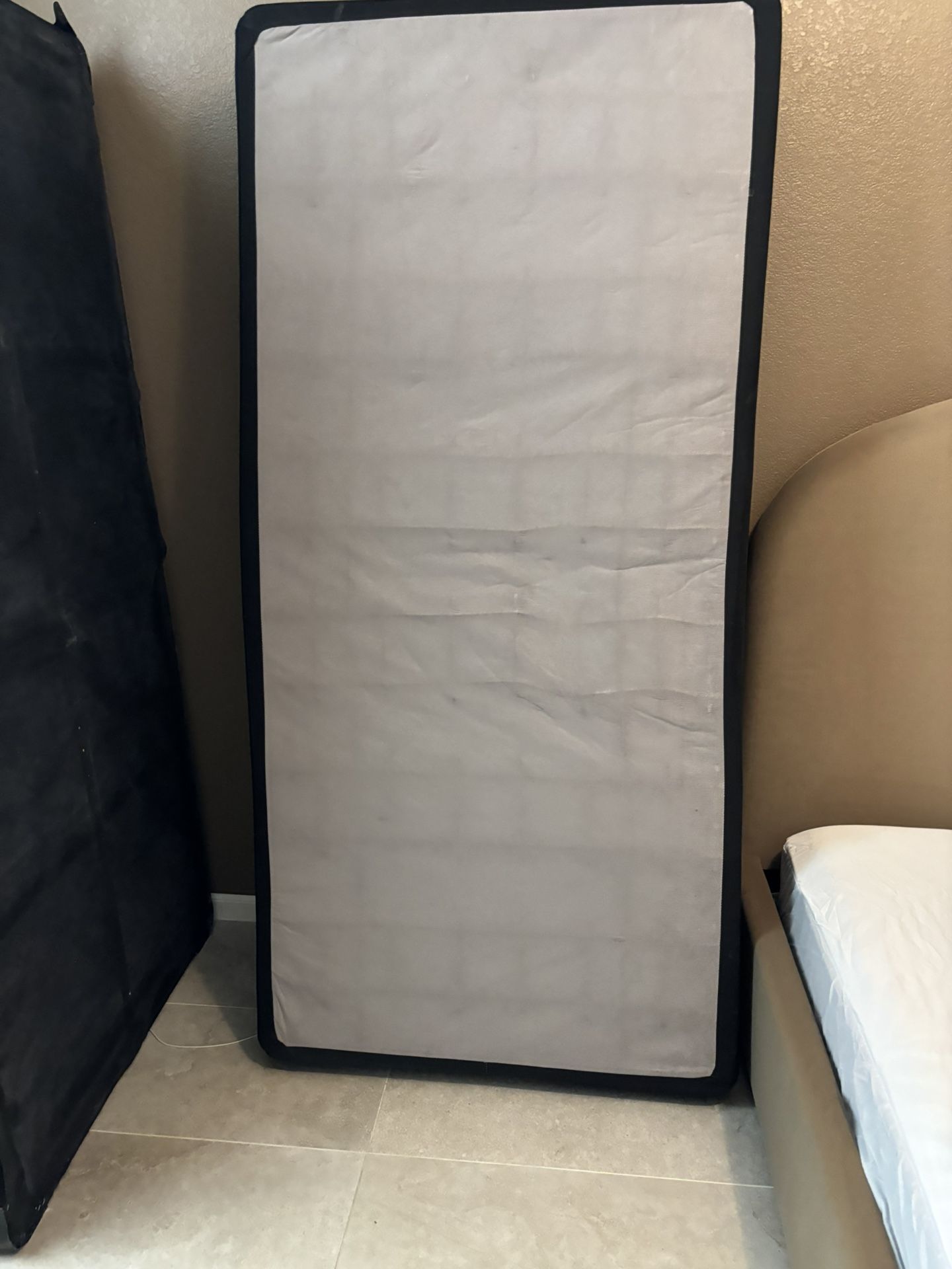 Box Spring 2 Twins Or 1 King Free