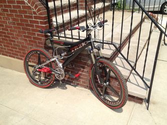 Carbon Fiber Trek Mountain Bike