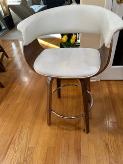 Bar stool