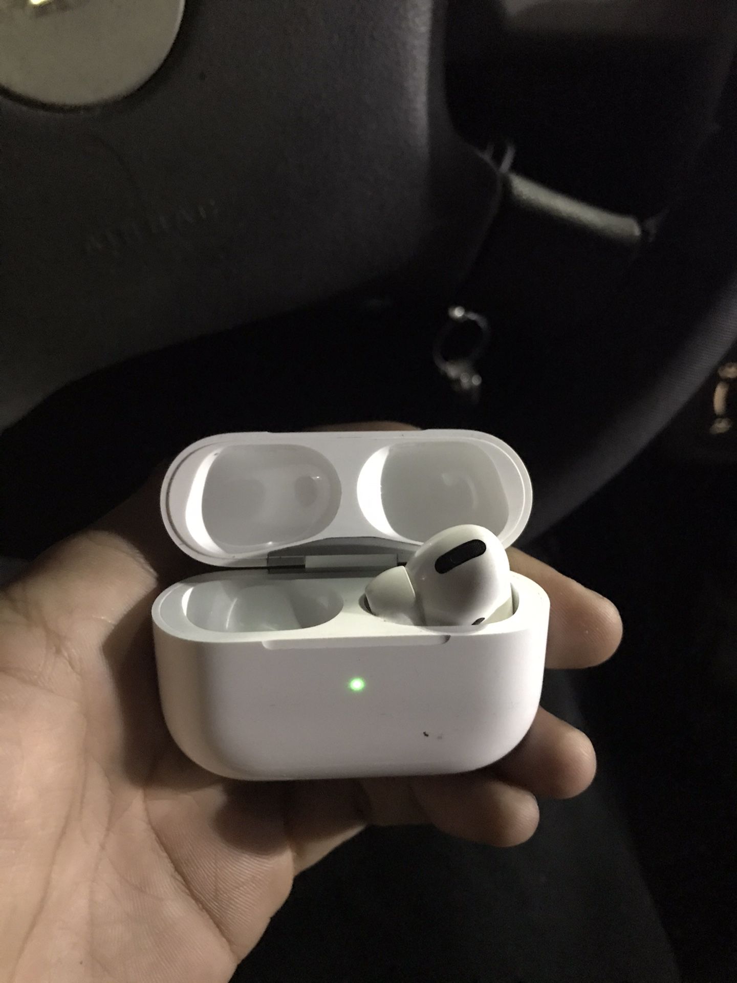 iPhone AirPod Pro charger n cord n right ear bud only